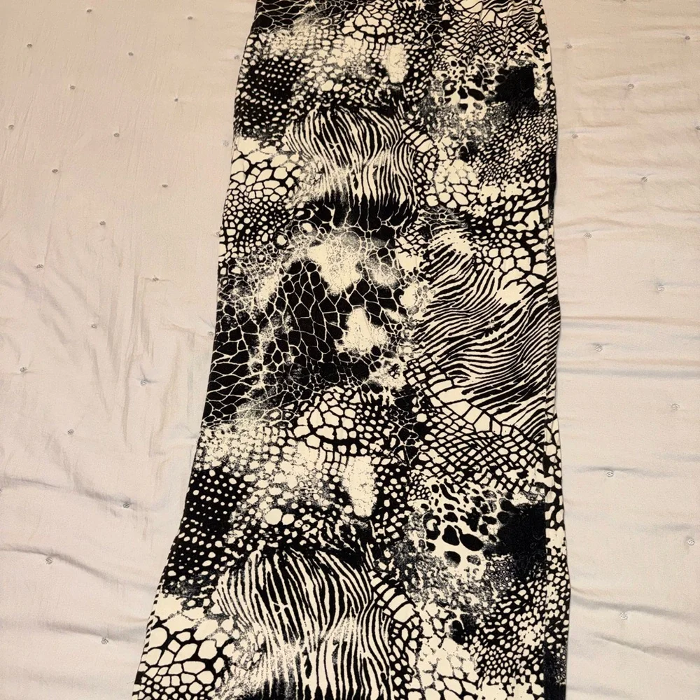 ASOS Black and Cream Patterned Maxi Skirt - Picture 2 of 3